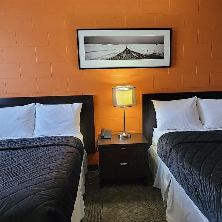 Roadking Inns Motel YYC Esterno foto