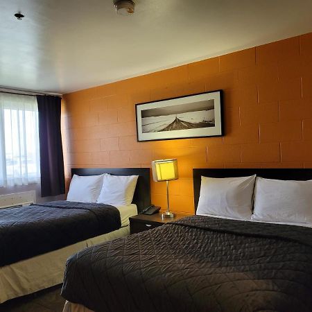 Roadking Inns Motel YYC Esterno foto