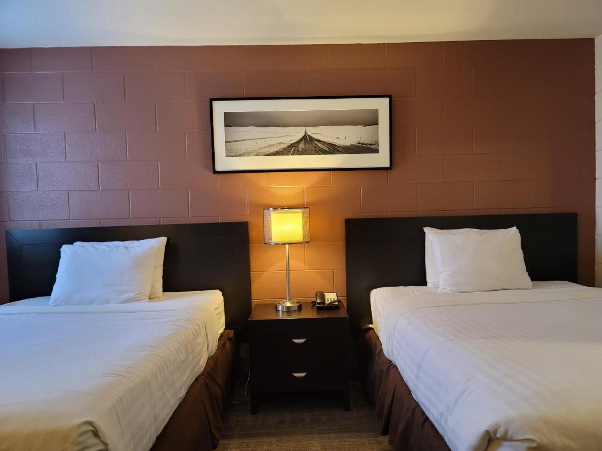 Roadking Inns Motel YYC Esterno foto