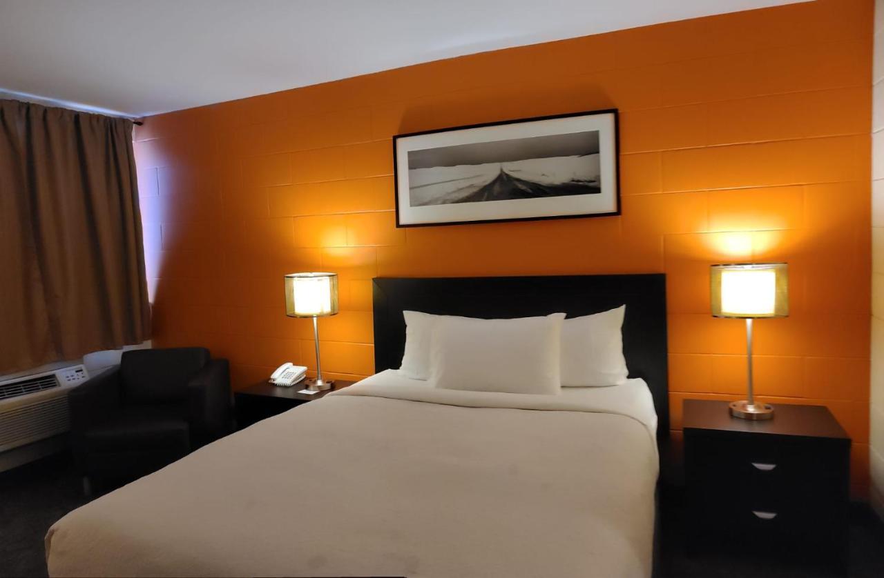 Roadking Inns Motel YYC Esterno foto