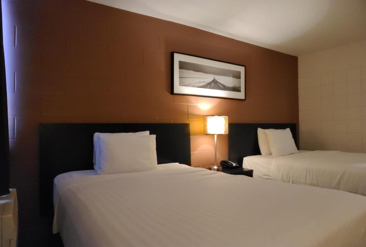 Roadking Inns Motel YYC Esterno foto