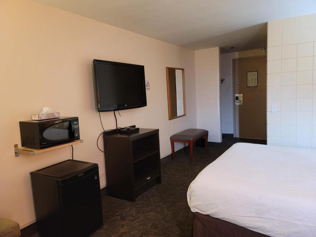 Roadking Inns Motel YYC Esterno foto