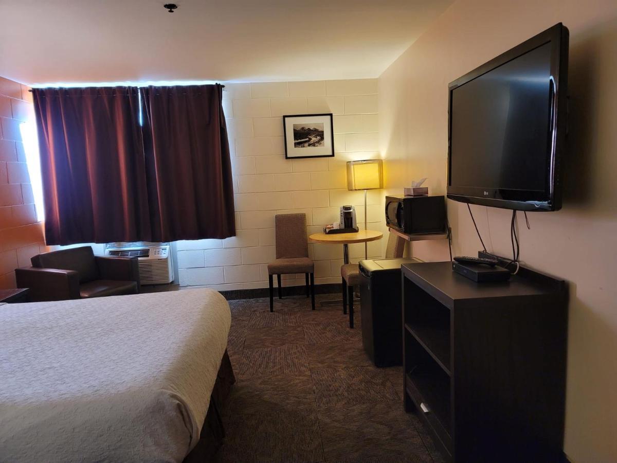 Roadking Inns Motel YYC Esterno foto