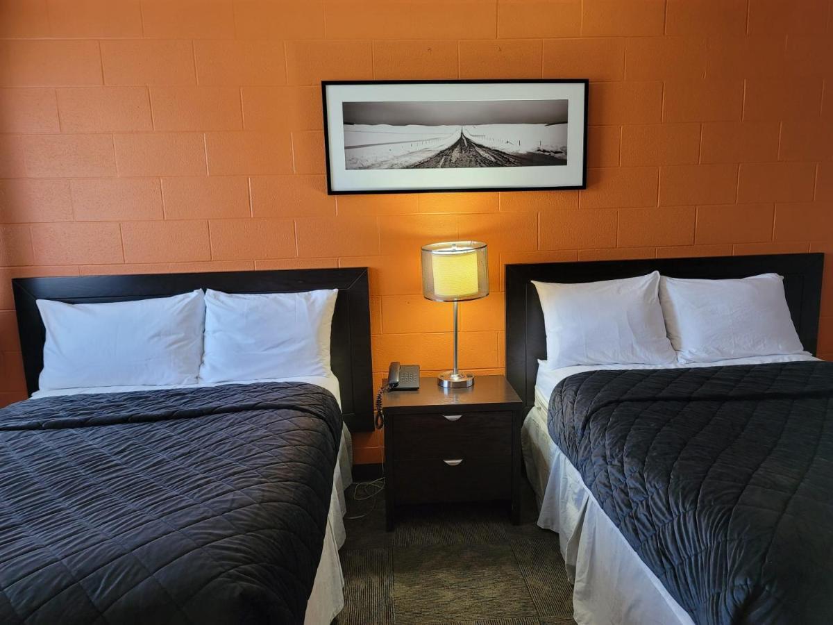 Roadking Inns Motel YYC Esterno foto