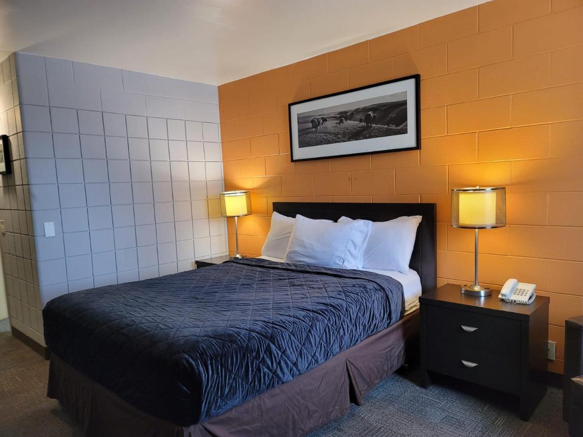 Roadking Inns Motel YYC Esterno foto